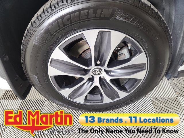 used 2022 Toyota Highlander Hybrid car, priced at $28,795