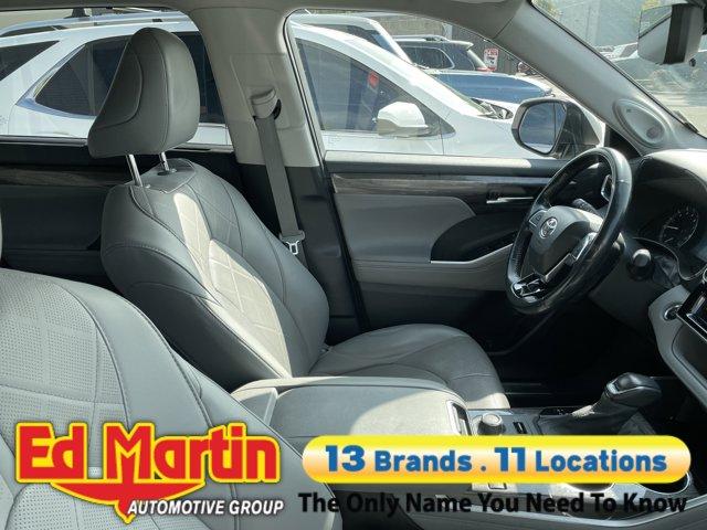 used 2021 Toyota Highlander car, priced at $37,724