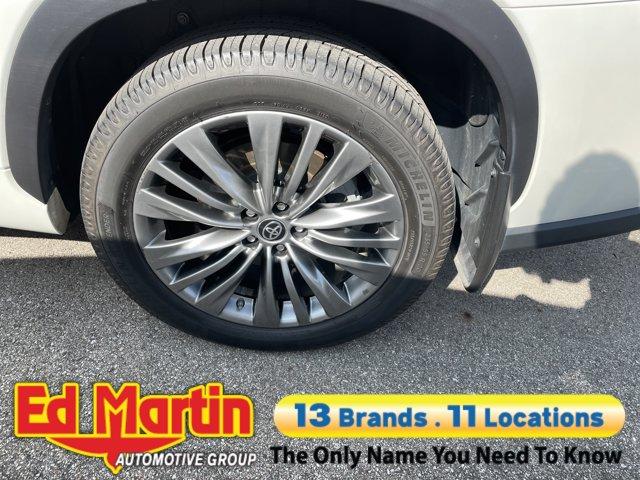 used 2021 Toyota Highlander car, priced at $37,724