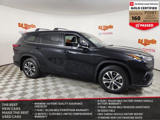 used 2022 Toyota Highlander car, priced at $35,388