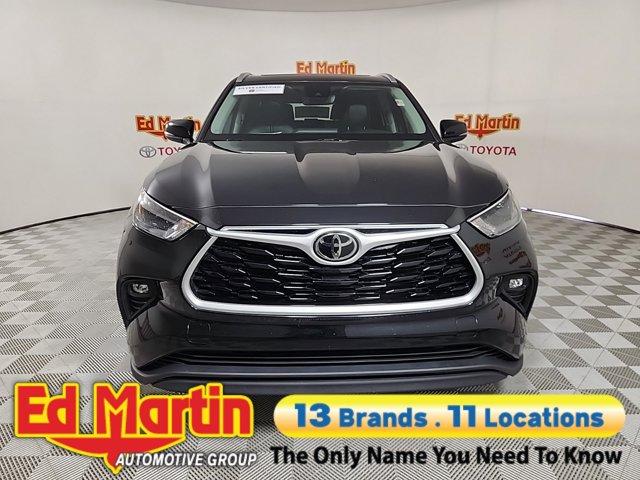 used 2022 Toyota Highlander car, priced at $27,599