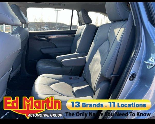 used 2021 Toyota Highlander car, priced at $33,597