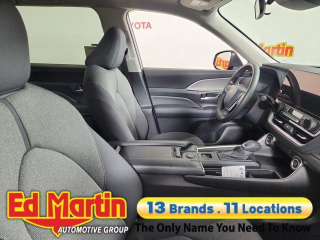 new 2025 Toyota Highlander car, priced at $46,476