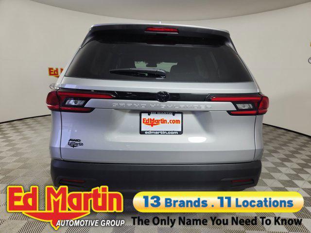 new 2025 Toyota Highlander car, priced at $46,476