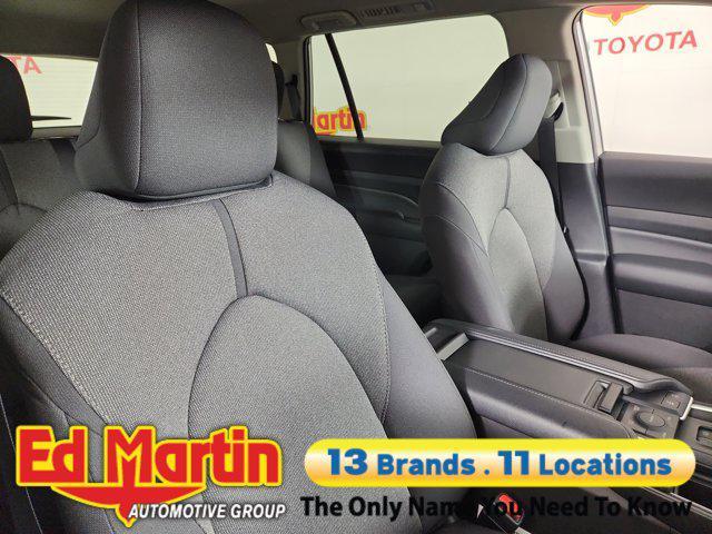 new 2025 Toyota Highlander car, priced at $46,476