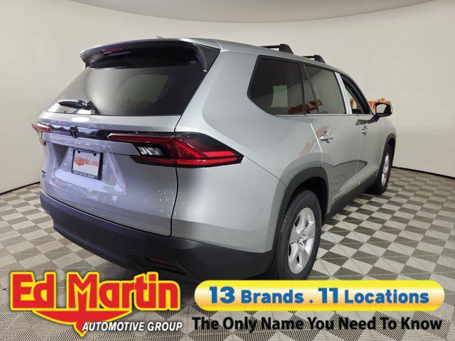 new 2025 Toyota Highlander car, priced at $46,476