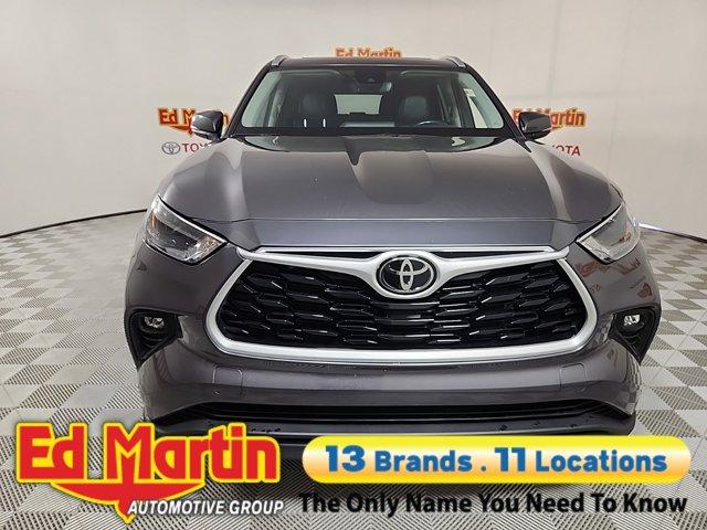 used 2022 Toyota Highlander car, priced at $30,227