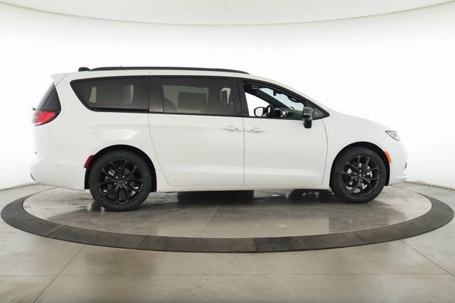 new 2024 Chrysler Pacifica car, priced at $50,837