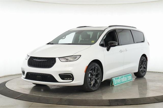 new 2024 Chrysler Pacifica car, priced at $50,837