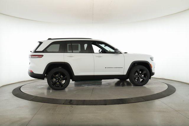 new 2025 Jeep Grand Cherokee car, priced at $37,280