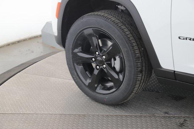 new 2025 Jeep Grand Cherokee car, priced at $37,280