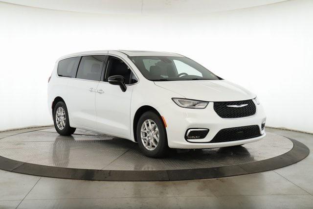 new 2025 Chrysler Pacifica car, priced at $42,647