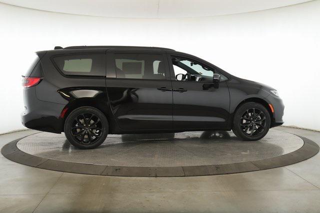 new 2025 Chrysler Pacifica car, priced at $50,632