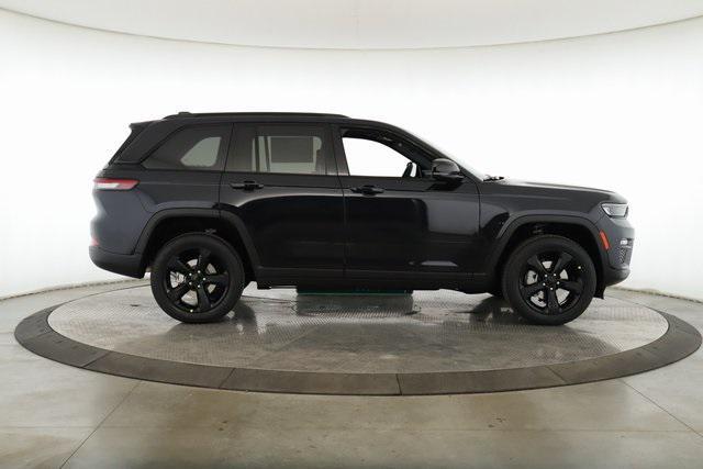 new 2025 Jeep Grand Cherokee car, priced at $42,395
