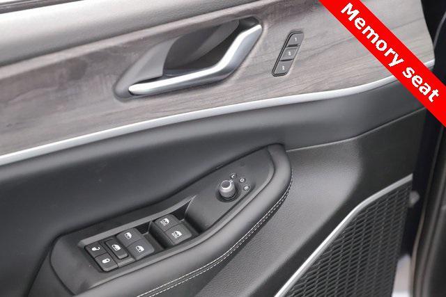 new 2025 Jeep Grand Cherokee car, priced at $42,395