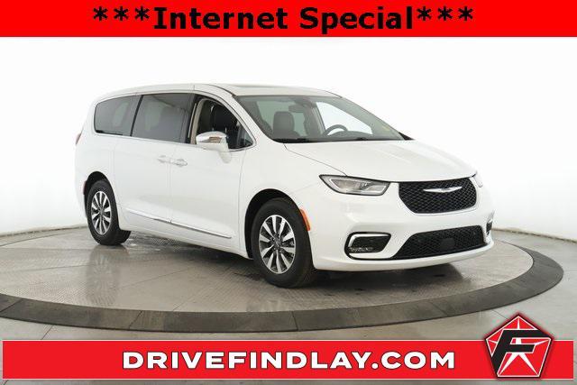 used 2022 Chrysler Pacifica Hybrid car, priced at $29,977