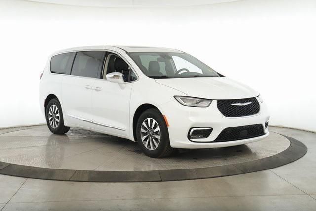 used 2022 Chrysler Pacifica Hybrid car, priced at $29,977