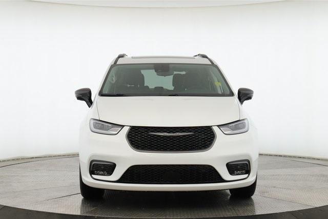 new 2024 Chrysler Pacifica car, priced at $44,709