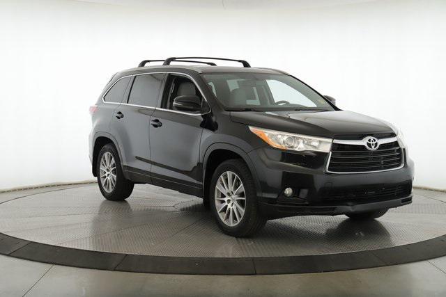 used 2014 Toyota Highlander car, priced at $9,900