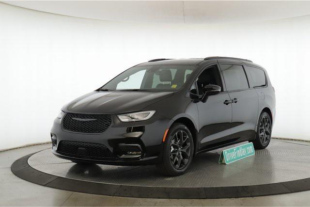 new 2026 Chrysler Pacifica car, priced at $40,135