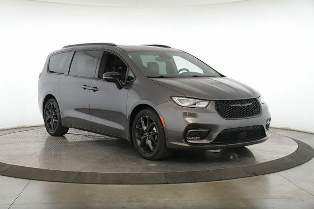 used 2023 Chrysler Pacifica car, priced at $33,957