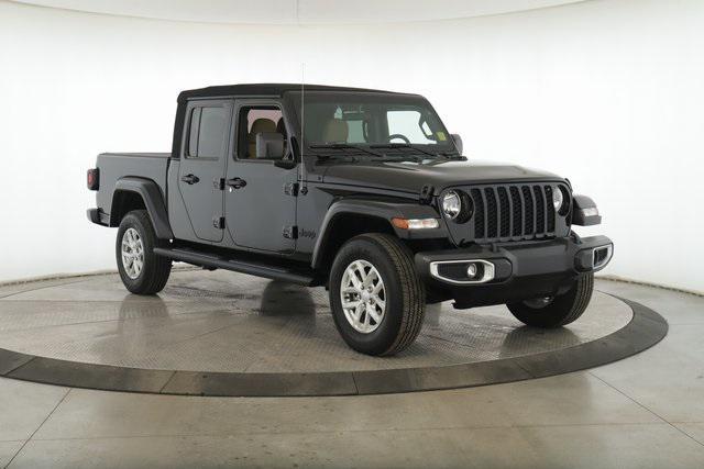 used 2023 Jeep Gladiator car, priced at $31,500