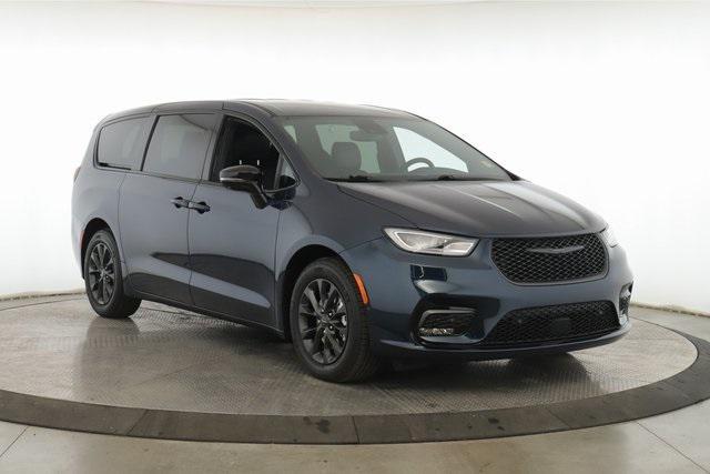 used 2024 Chrysler Pacifica Hybrid car, priced at $34,973