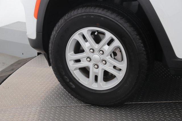 used 2024 Jeep Grand Cherokee car, priced at $27,900