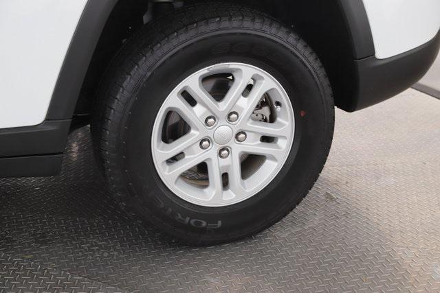 used 2024 Jeep Grand Cherokee car, priced at $27,900