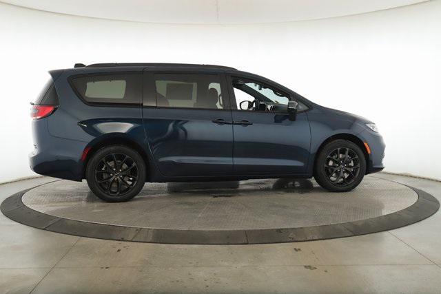 new 2025 Chrysler Pacifica car, priced at $53,205