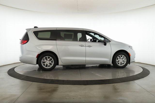 new 2026 Chrysler Pacifica car, priced at $38,385