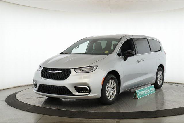 new 2026 Chrysler Pacifica car, priced at $38,385