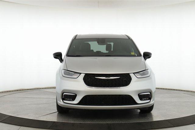 new 2026 Chrysler Pacifica car, priced at $38,385