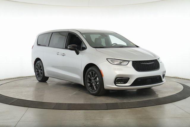 used 2024 Chrysler Pacifica Hybrid car, priced at $35,983