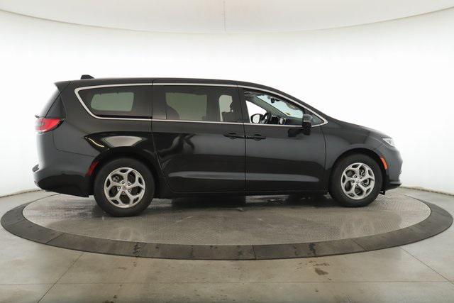 used 2024 Chrysler Pacifica car, priced at $39,998