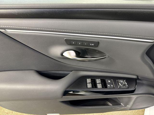 new 2025 Lexus ES 300h car, priced at $49,786