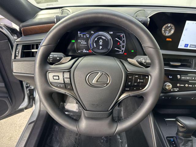 used 2025 Lexus ES 300h car, priced at $44,995