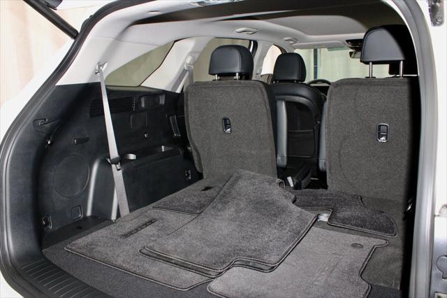 used 2025 Kia Sorento Hybrid car, priced at $37,576