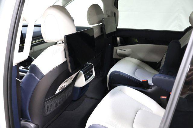 new 2025 Kia Carnival Hybrid car, priced at $54,100