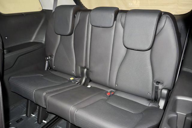 new 2025 Kia Carnival Hybrid car, priced at $52,095