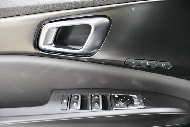 new 2025 Kia Carnival Hybrid car, priced at $52,095