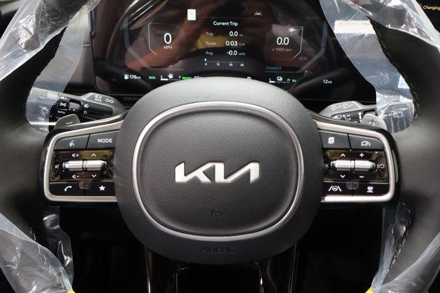 new 2025 Kia Carnival Hybrid car, priced at $52,095