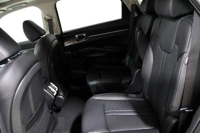 new 2025 Kia Sorento Hybrid car, priced at $40,541