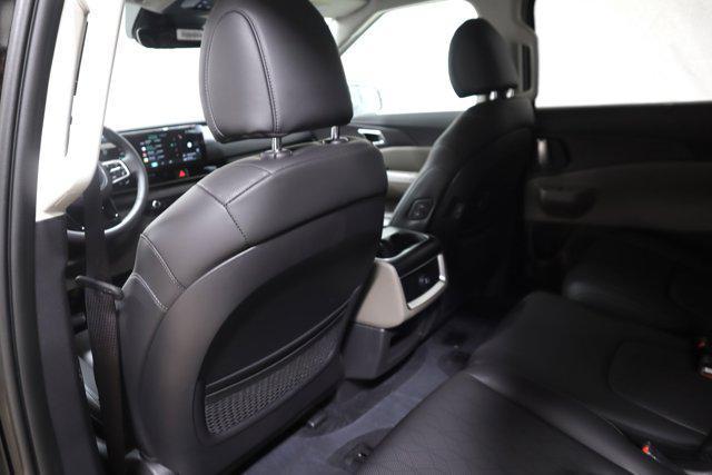 new 2025 Kia Carnival Hybrid car, priced at $43,295