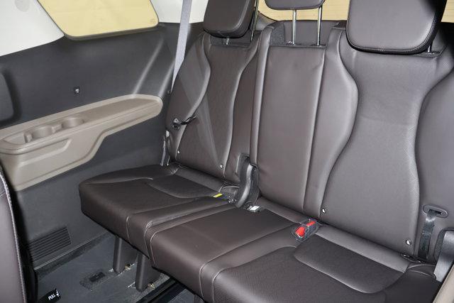 new 2025 Kia Carnival car, priced at $39,295