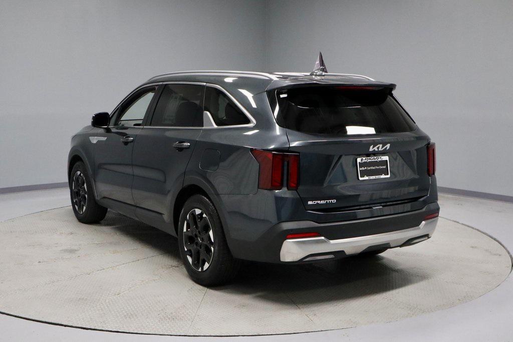 used 2024 Kia Sorento car, priced at $28,762