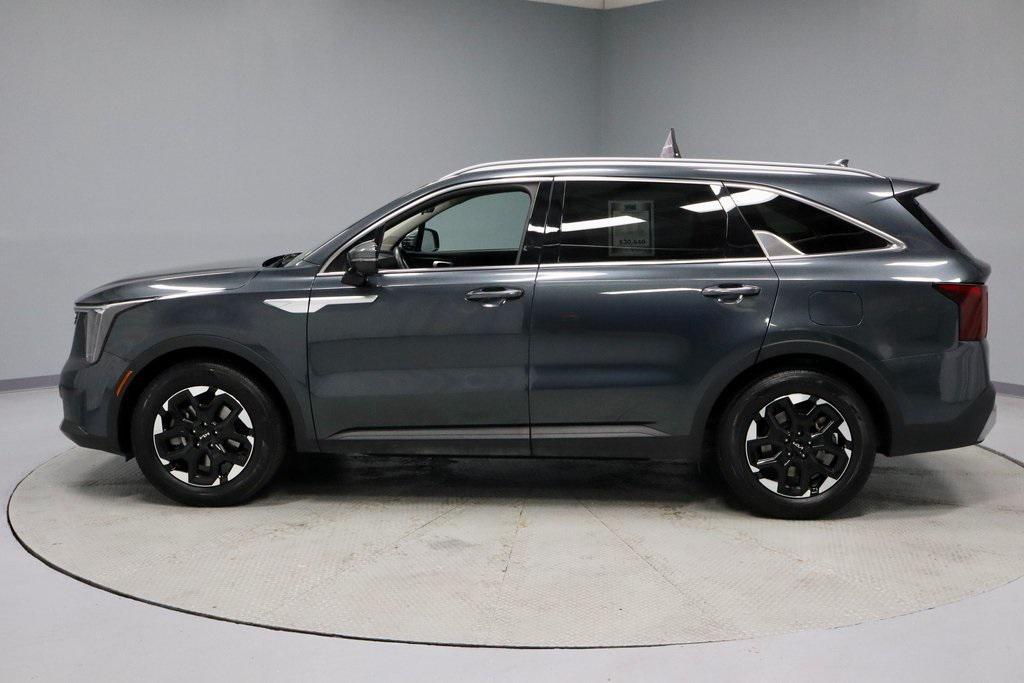 used 2024 Kia Sorento car, priced at $28,762