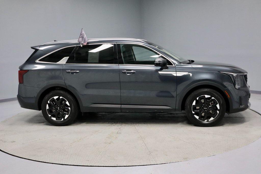 used 2024 Kia Sorento car, priced at $28,762