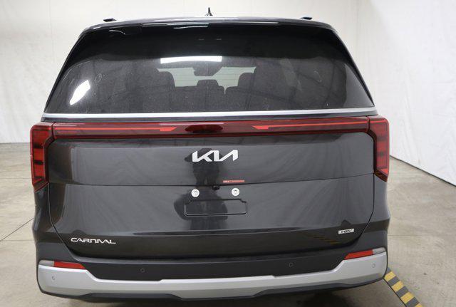 new 2025 Kia Carnival Hybrid car, priced at $42,700