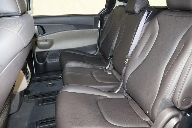 new 2026 Kia Carnival Hybrid car, priced at $50,285